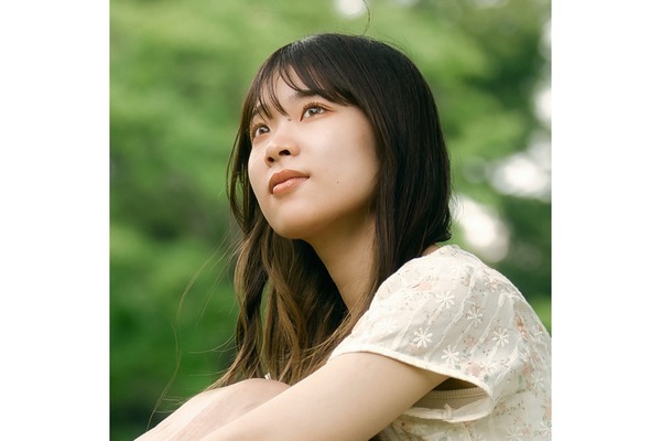まにこ　心にそっと寄り添う透明な歌声と、温かな体温を感じるJ-POPの真髄