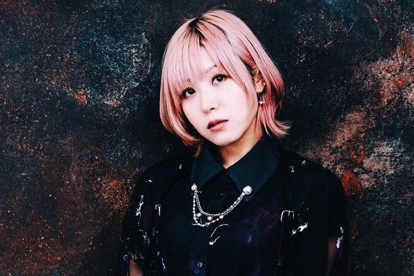 momoca　魂を震わせる「RocCute」な歌声と、共鳴する生身の熱量