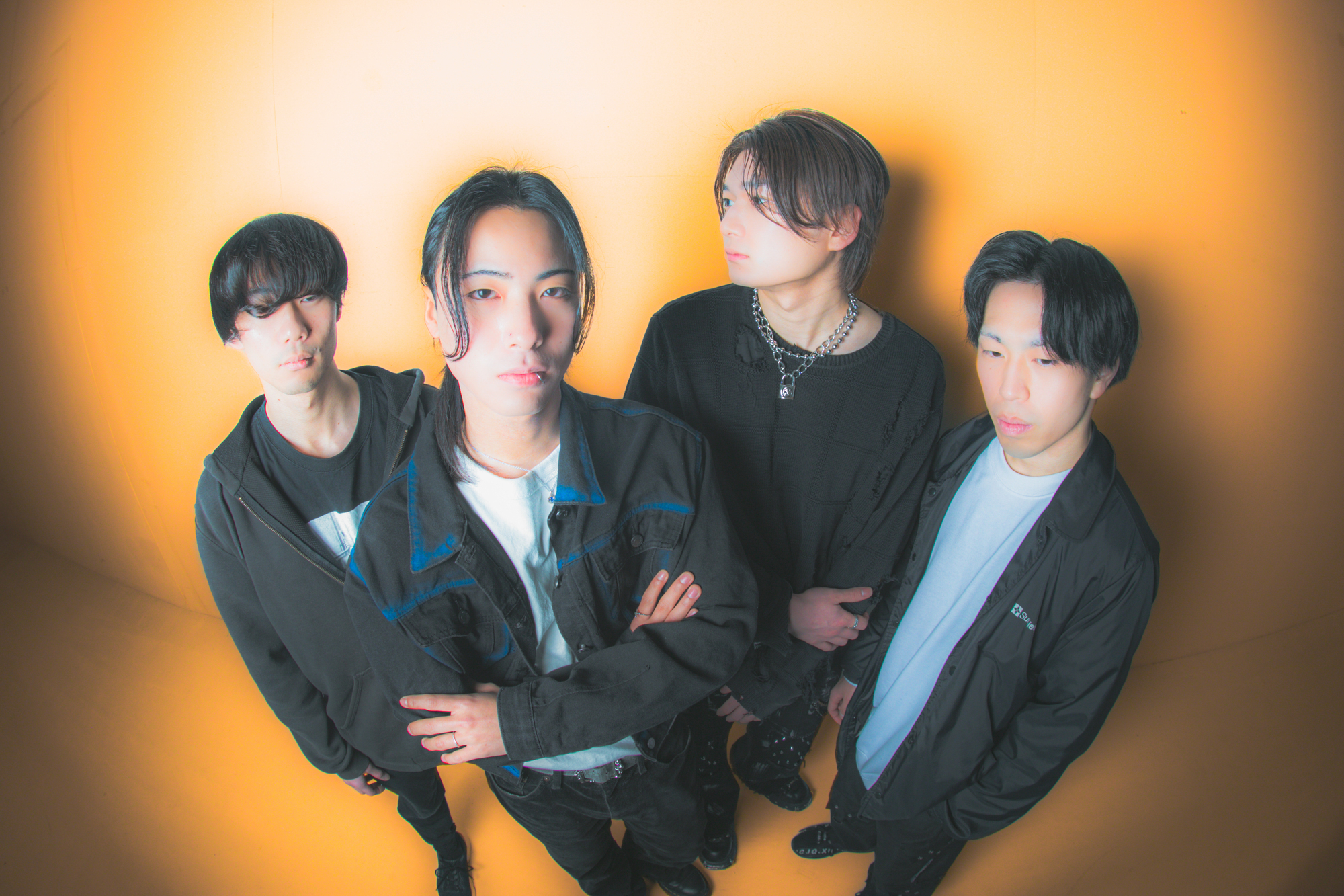 Invert Hourglass　アンビエントな美しさと強烈な攻撃力を兼ね備えた独自のメタルコアサウンド